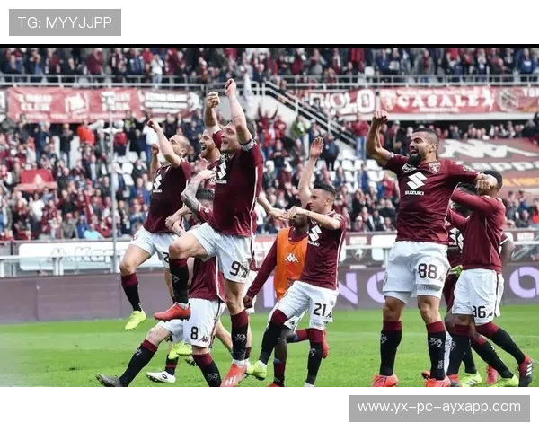 AC米兰边路突入回传形成门前混战