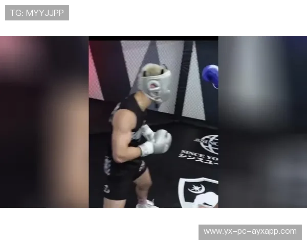 UFC激战到血流如注，医学暂停成为比赛转折点