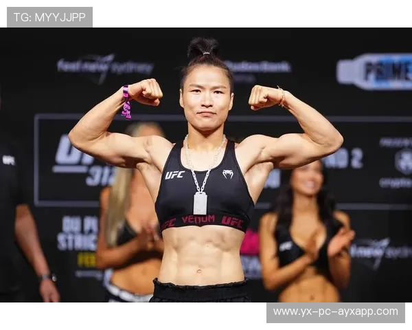 UFC 拳手比赛结束后和对手坐地聊天