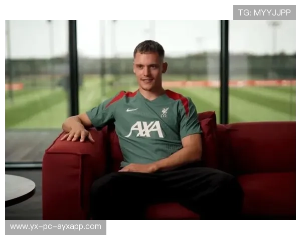 利物浦维尔茨右侧搓传穿透禁区：一场美妙的足球艺术